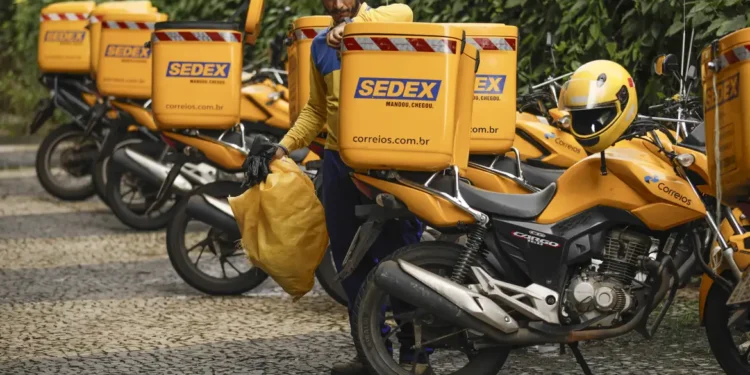 9 estados estão com os Correios em greve por falta de reajuste salarial - Imagem: Joédson Alves/Agência Brasil