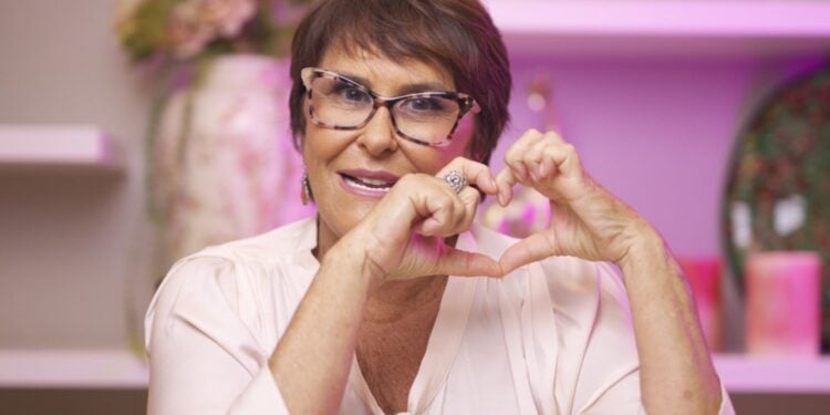 Márcia Sensitiva joga as cartas e descobre os acontecimentos de 2026 - Imagem: Reprodução/Redes Sociais