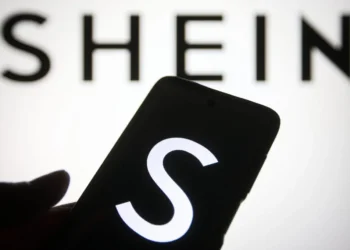 Justiça rejeita pedido de Arezzo contra Shein por réplica de peça - Imagem: Divulgação/Shein