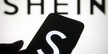 Justiça rejeita pedido de Arezzo contra Shein por réplica de peça - Imagem: Divulgação/Shein