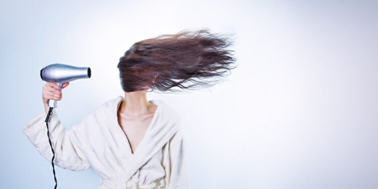 Frequência para lavar o cabelo não é todos os dias como pensávamos - Imagem: Pixabay