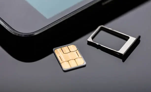 Instalar eSim é mais seguro que o chip físico? Especialistas respondem - Imagem: Reprodução/iStock