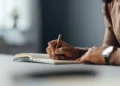 Escrevendo - Reprodução/iStock