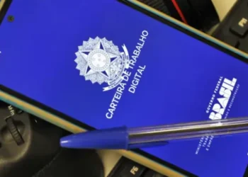 Férias vendidas à força deve ser paga o dobro do valor ao trabalhador - Imagem: Bruno Peres/Agência Brasil