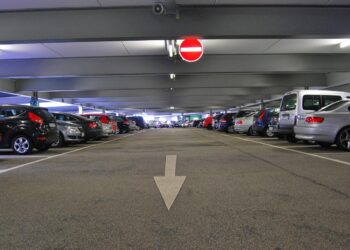 Quem são os idosos com direito a isenção de estacionamento? - Imagem: Pixabay