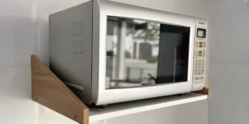 Micro-ondas pendurado é coisa do passado com esse truque inovador - Imagem: Reprodução/Redes Sociais