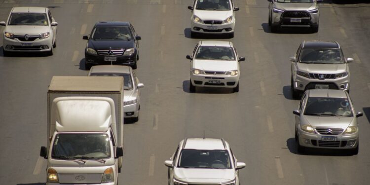 Novas condições de renovação para motoristas com 50 anos ou mais - Imagem: Joédson Alves/Agência Brasil