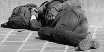 Multa poderá ser aplicada em pessoas que ajudarem moradores de rua