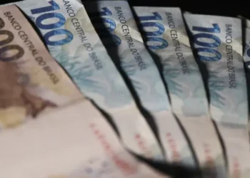 Salário mínimo sobe R$ 106 e atinge valor inesperado em 2025 - Imagem: José Cruz/Agência Brasil