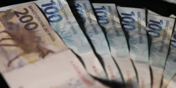 Salário mínimo sobe R$ 106 e atinge valor inesperado em 2025 - Imagem: José Cruz/Agência Brasil