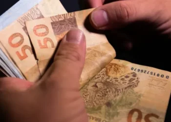 Valor histórico do salário mínimo pode ser registrado em 2026 - Imagem: Marcello Casal Jr/Agência Brasil