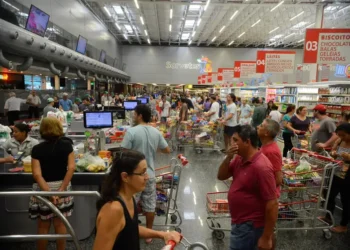 Pagamento em supermercados começa a ter possibilidade de parcelamento - Imagem: Tânia Rêgo/Agência Brasil