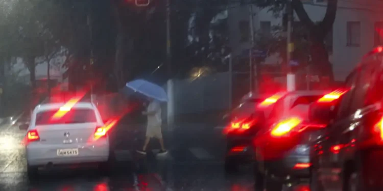 Sul e Sudeste estão com alerta vermelho após nova tempestade ser registrada - Imagem: Paulo Pinto/Agência Brasil