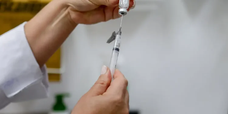 Vacina com dose única contra a dengue será finalmente distribuída no Brasil - Imagem: Paulo Pinto/Agência Brasil