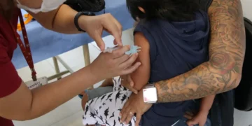 Pai implora vacinação de crianças após ver filha em coma por falta de imunizante - Imagem: Valter Campanato/Agência Brasil