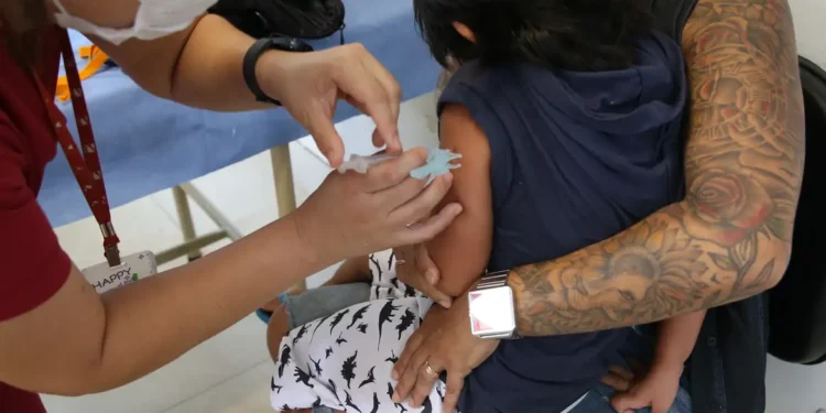 Pai implora vacinação de crianças após ver filha em coma por falta de imunizante - Imagem: Valter Campanato/Agência Brasil