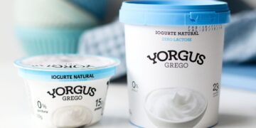 Cheesecake japonês leva iogurte grego e nem todos os tipos fazem bem à saúde