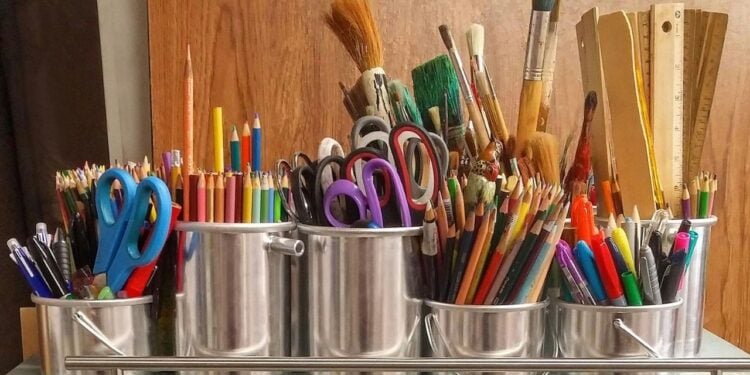 Pais precisam saber estes 77 materiais que não podem ser cobrados nas escolas