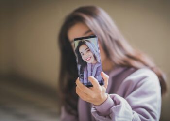 Selfie surgery cresce entre jovens e especialistas alertam para riscos da tendência