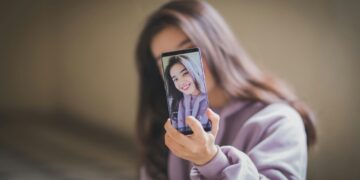 Selfie surgery cresce entre jovens e especialistas alertam para riscos da tendência