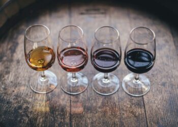 Paladar brasileiro muda e vinhos leves e espumantes ganham destaque