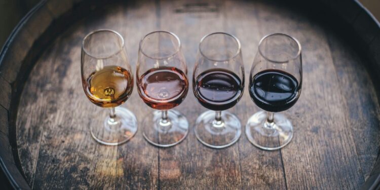 Paladar brasileiro muda e vinhos leves e espumantes ganham destaque