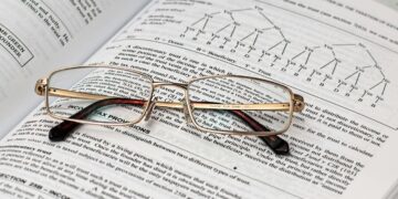 Pesquisa associa miopia a desempenho cognitivo acima da média