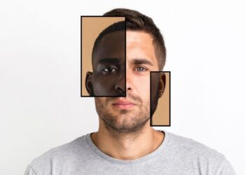 Os geradores de imagens baseados em Inteligência Artificial (IA) avançaram a um ritmo surpreendente. Em poucos anos, conseguiram criar rostos humanos tão detalhados e convincentes que, para muitas pessoas, parecem ainda mais realistas do que rostos reais. Esse avanço tecnológico apresenta um desafio crescente: como distinguir uma imagem autêntica de uma criada por algoritmos? Um novo estudo conduzido por pesquisadores do Reino Unido oferece uma possível resposta. A chave está em combinar a excepcional expertise humana com um treinamento breve e direcionado. De acordo com tal estudo, essa estratégia poderia melhorar significativamente a detecção de rostos gerados por IA, uma capacidade cada vez mais necessária em um mundo repleto de fraudes digitais e desinformação. Pessoas com alta capacidade de reconhecimento versus pessoas comuns O estudo avaliou 664 voluntários divididos em dois grupos principais. Um grupo era composto pelos chamados super-reconhecedores, indivíduos que haviam demonstrado anteriormente uma capacidade extraordinária de identificar e comparar rostos humanos. O outro grupo era composto por participantes com habilidades típicas de reconhecimento facial. Ambos os grupos foram testados para distinguir entre imagens reais e rostos gerados por IA. Os resultados iniciais mostraram que, embora os super-reconhecedores tivessem um desempenho melhor do que a média, eles também encontraram dificuldades significativas na detecção de imagens falsas. Após o treinamento, as pessoas se tornaram melhores em detectar IA. Crédito: Gray et al., R. Soc. Open Sci., 2025. Após o treinamento, as pessoas se tornaram melhores em detectar IA. Crédito: Gray et al., R. Soc. Open Sci., 2025. "O problema é que as imagens geradas por IA estão se tornando mais fáceis de produzir e mais difíceis de identificar", explicou Eilidh Noyes, pesquisadora de psicologia da Universidade de Leeds e uma das autoras do estudo. "Isso as torna potencialmente perigosas do ponto de vista da segurança", disse. Dois testes, um desafio O estudo incluiu dois tipos diferentes de tarefas. Na primeira, os participantes visualizaram uma única imagem de um rosto e tiveram que decidir se era real ou gerada artificialmente. Na segunda, foram mostradas duas imagens, uma real e outra artificial, e eles foram solicitados a identificar a falsa. Cada experimento envolveu um grupo diferente de voluntários. Entre aqueles que não haviam recebido nenhum treinamento prévio, os participantes com maior capacidade de reconhecimento identificaram corretamente os rostos gerados por IA em 41% das vezes. Pessoas com habilidades normais alcançaram uma taxa de acerto de apenas 31%. Dado que metade das imagens era falsa, essas porcentagens são perigosamente próximas do acaso, confirmando o quão convincente um rosto artificial pode ser. O impacto de um treino de 5 minutos A diferença mais notável surgiu quando uma breve sessão de pré-treinamento foi incorporada. Nesse caso, os participantes receberam apenas 5 minutos de treinamento focado na detecção de sinais característicos nas imagens geradas por IA. Entre as dicas ensinadas estavam detalhes sutis como dentes ausentes, inconsistências na textura da pele ou um desfoque incomum nos contornos do cabelo e do rosto. Após esse treinamento, os resultados mudaram significativamente. Pessoas com habilidades típicas conseguiram identificar imagens falsas com 51% de precisão, um resultado próximo ao acaso. No entanto, os super-reconhecedores aumentaram sua eficácia para 64%, superando em muito o acaso. "Nosso estudo demonstra que a combinação de super-reconhecedores e treinamento pode ser uma ferramenta útil para detectar rostos gerados por IA", disse Noyes.