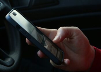 Nova função no celular promete reduzir tontura ou enjoo ao usar o aparelho no carro