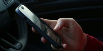 Nova função no celular promete reduzir tontura ou enjoo ao usar o aparelho no carro