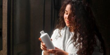 Febre no TikTok transforma hábitos de consumo de quem cuida dos cabelos
