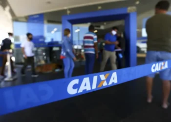 Caixa convoca clientes com conta ativa e que tem carteira assinada - Imagem: Marcelo Camargo/Agência Brasil