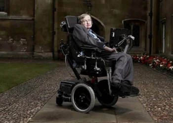 Stephen Hawking, cientista: "não creio que a humanidade sobreviva aos próximos mil anos" - Imagem: Reprodução/Discovery Channel