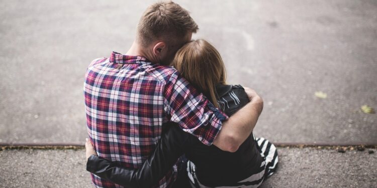 Psicologia revela o que significa quando alguém não quer abraços - Imagem: Pixabay