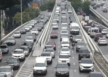 Carros antigos no Brasil recebem atualização nas regras em 2026 - Imagem: Paulo Pinto/Agência Brasil