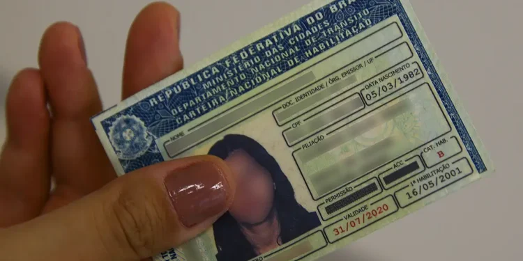 Motoristas sem pontos na CNH podem ter renovação automática - Imagem: Marcello Casal jr/Agência Brasil
