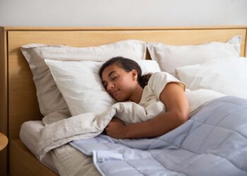 Especialistas revelam se é melhor dormir de porta aberta ou fechada - Imagem: Pixabay