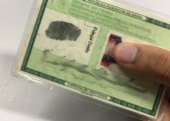 Brasileiros com identidade antiga precisam saber da nova obrigação - Imagem: Agência Brasil