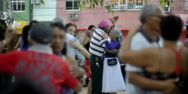 Idosos de 60, 63, 67 anos ou mais precisam conhecer esse benefício - Imagem: Marcello Casal jr/Agência Brasil