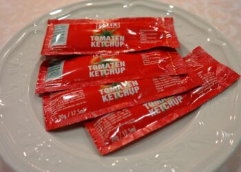 Sachês de ketchup e maionese são banidos em estabelecimentos - Imagem: Pixabay