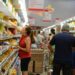 Supermercado gigantesco decide fechar aos domingos e ter escala 5x2 - Imagem: Tânia Rêgo/Agência Brasil