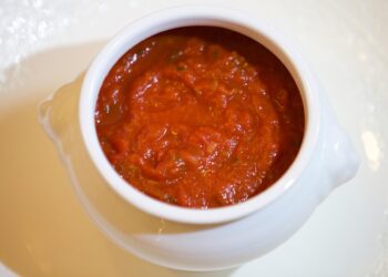 Molho de tomate com pedaço de vidro é encontrado e recolhido às pressas - Imagem: Pixabay