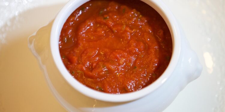 Molho de tomate com pedaço de vidro é encontrado e recolhido às pressas - Imagem: Pixabay