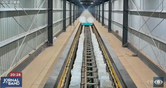O trem mais rápido do mundo foi criado pela China e chega a 700 km/h em 2 segundos - Imagem: Reprodução/Band