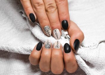 Criação de unhas inteligentes permite mudar de cor em poucos segundos - Imagem: Pixabay