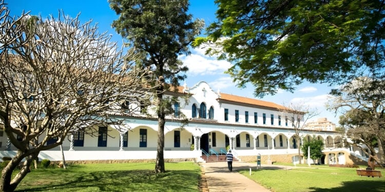 Universidade PUC Minas libera programa de bolsas integrais e parciais