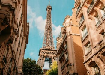 Turistas enfrentam mais furtos em Paris, conforme ranking global de destinos