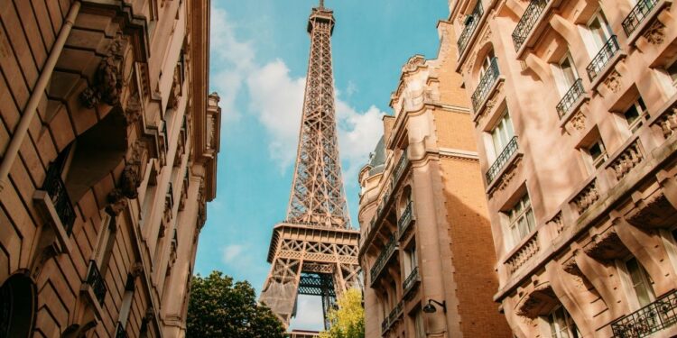 Turistas enfrentam mais furtos em Paris, conforme ranking global de destinos