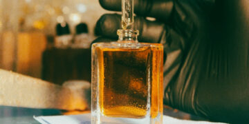 Tendência de fragrâncias pós-modernas transforma o conceito de luxo em perfumaria
