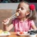 Tendência infantil de substituir nuggets por sushi cresce, mas precisa ter cuidados